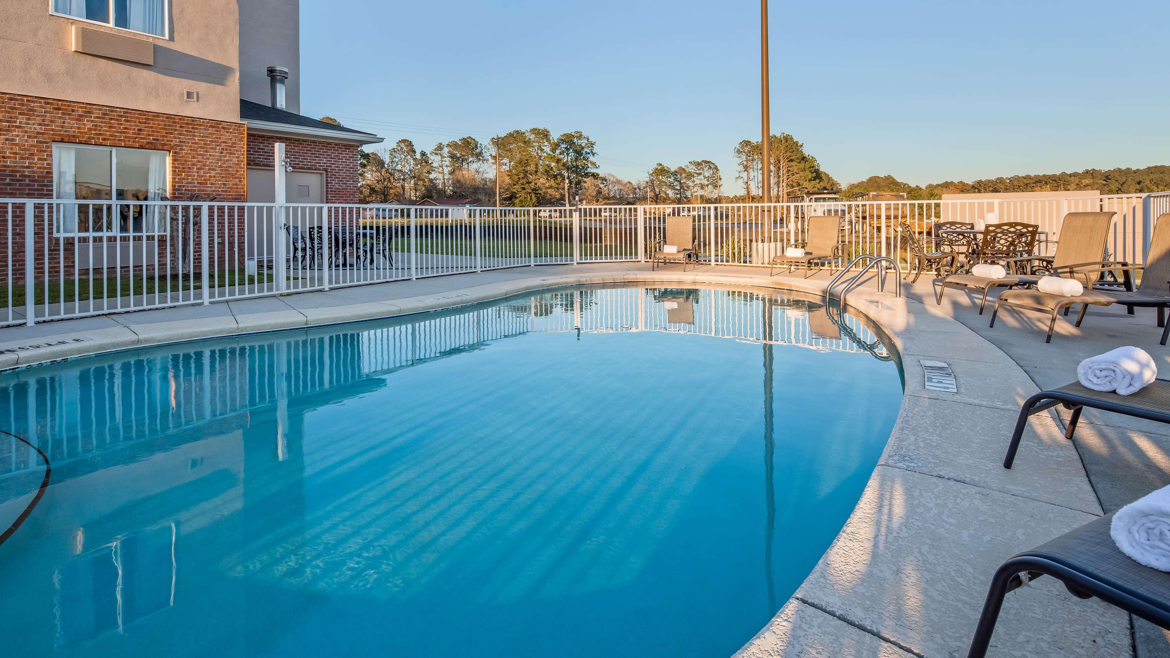 Best Western Dothan Inn & Suites Экстерьер фото