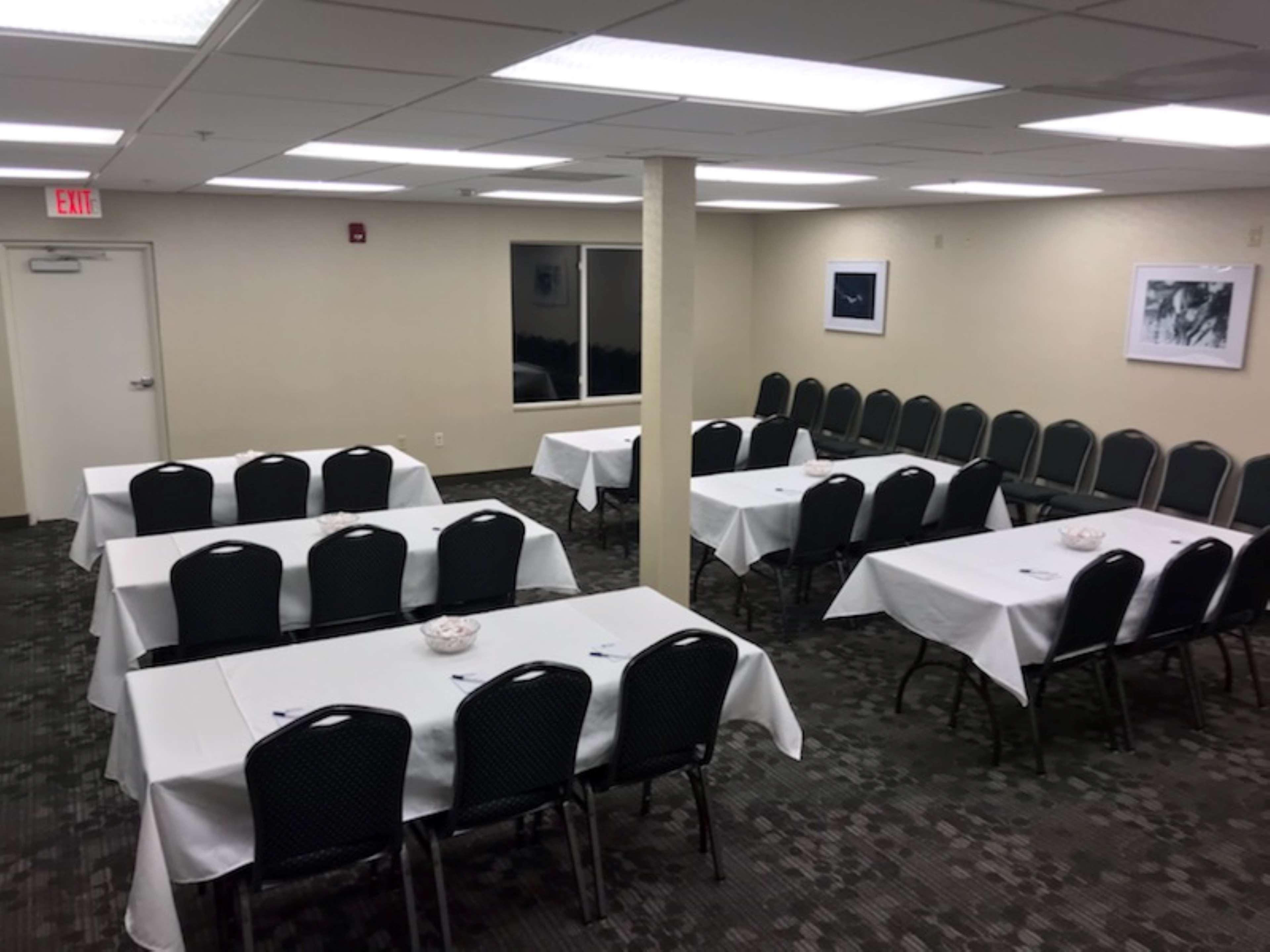 Best Western Dothan Inn & Suites Экстерьер фото