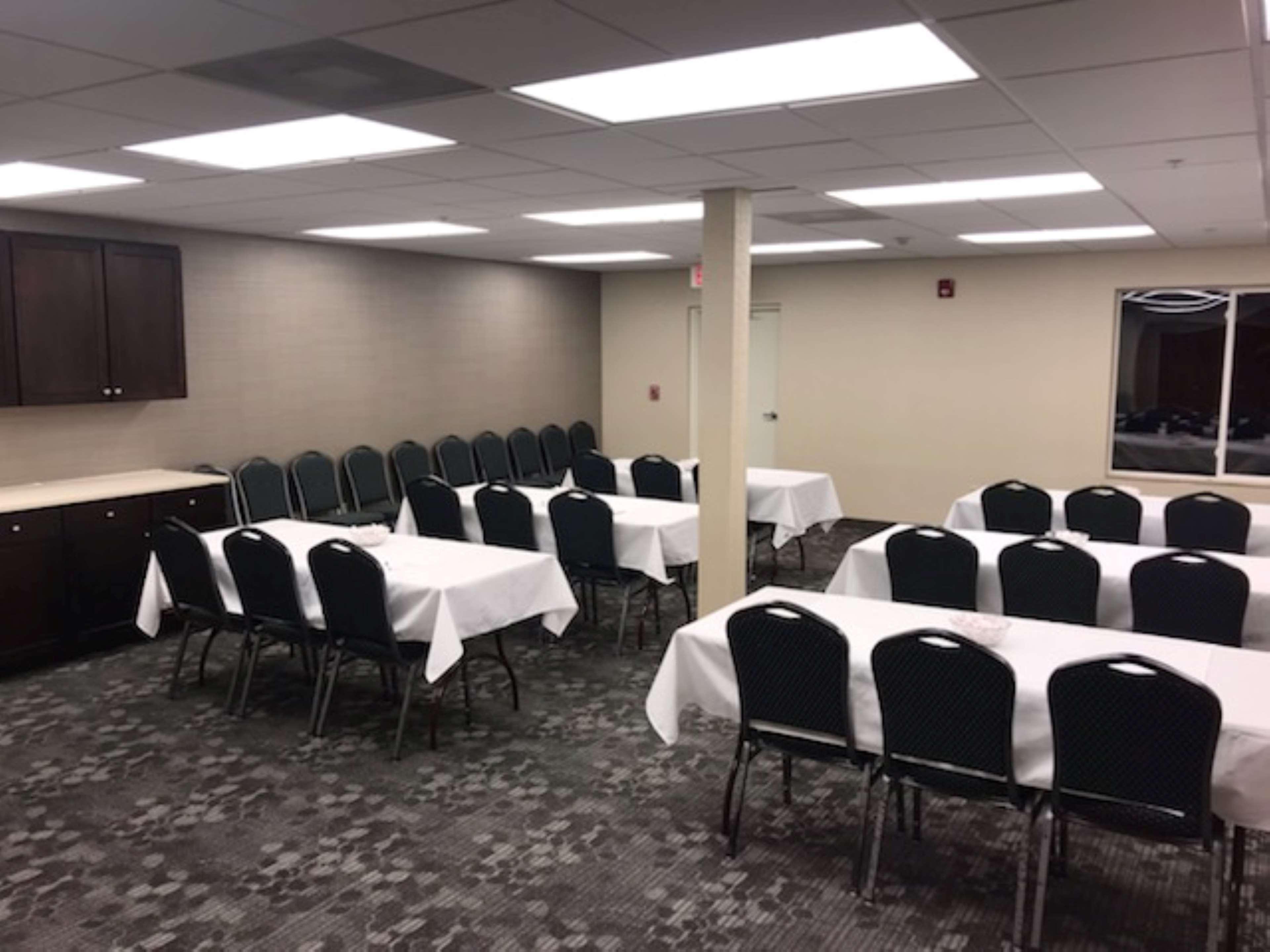 Best Western Dothan Inn & Suites Экстерьер фото