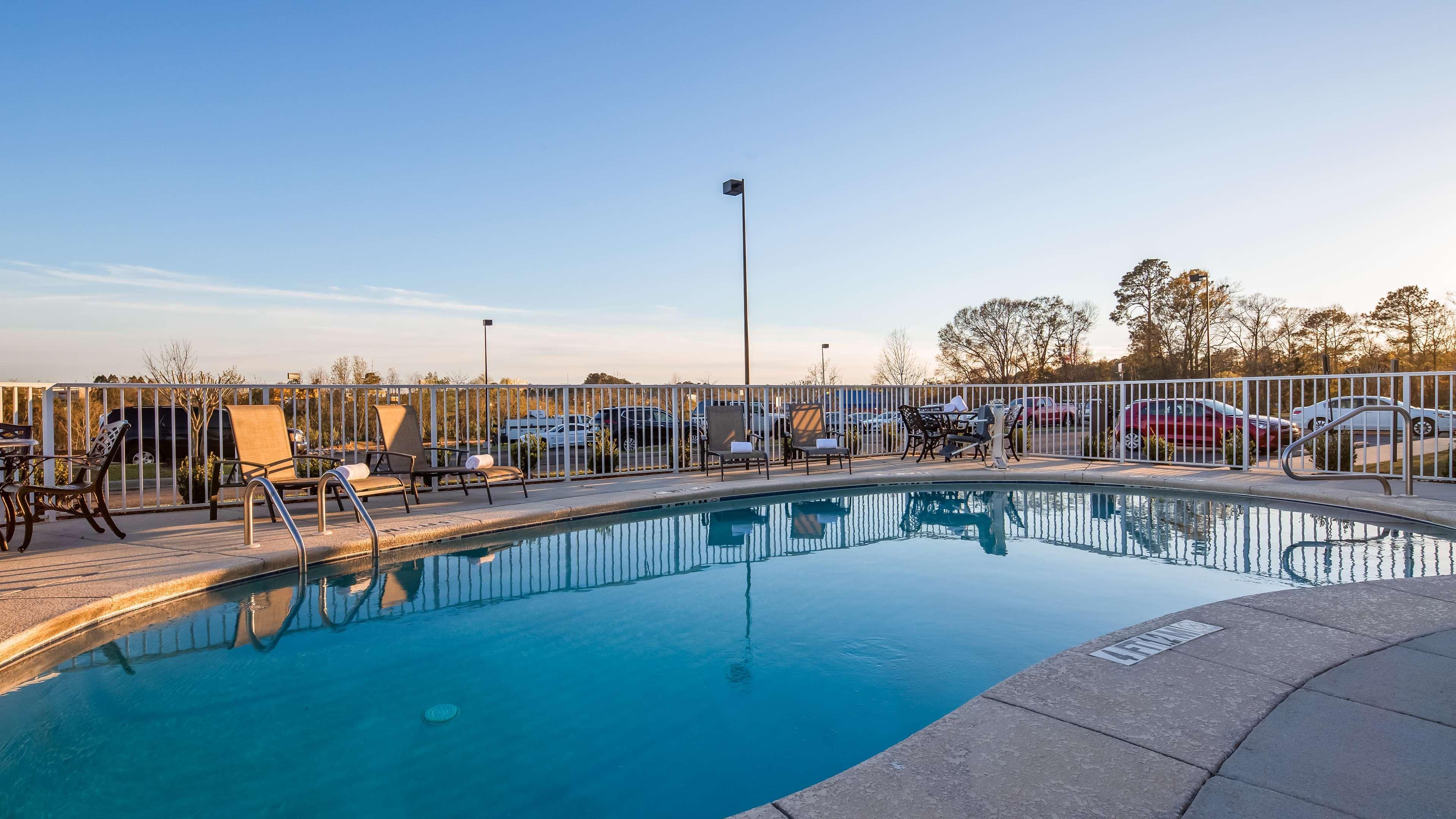 Best Western Dothan Inn & Suites Экстерьер фото