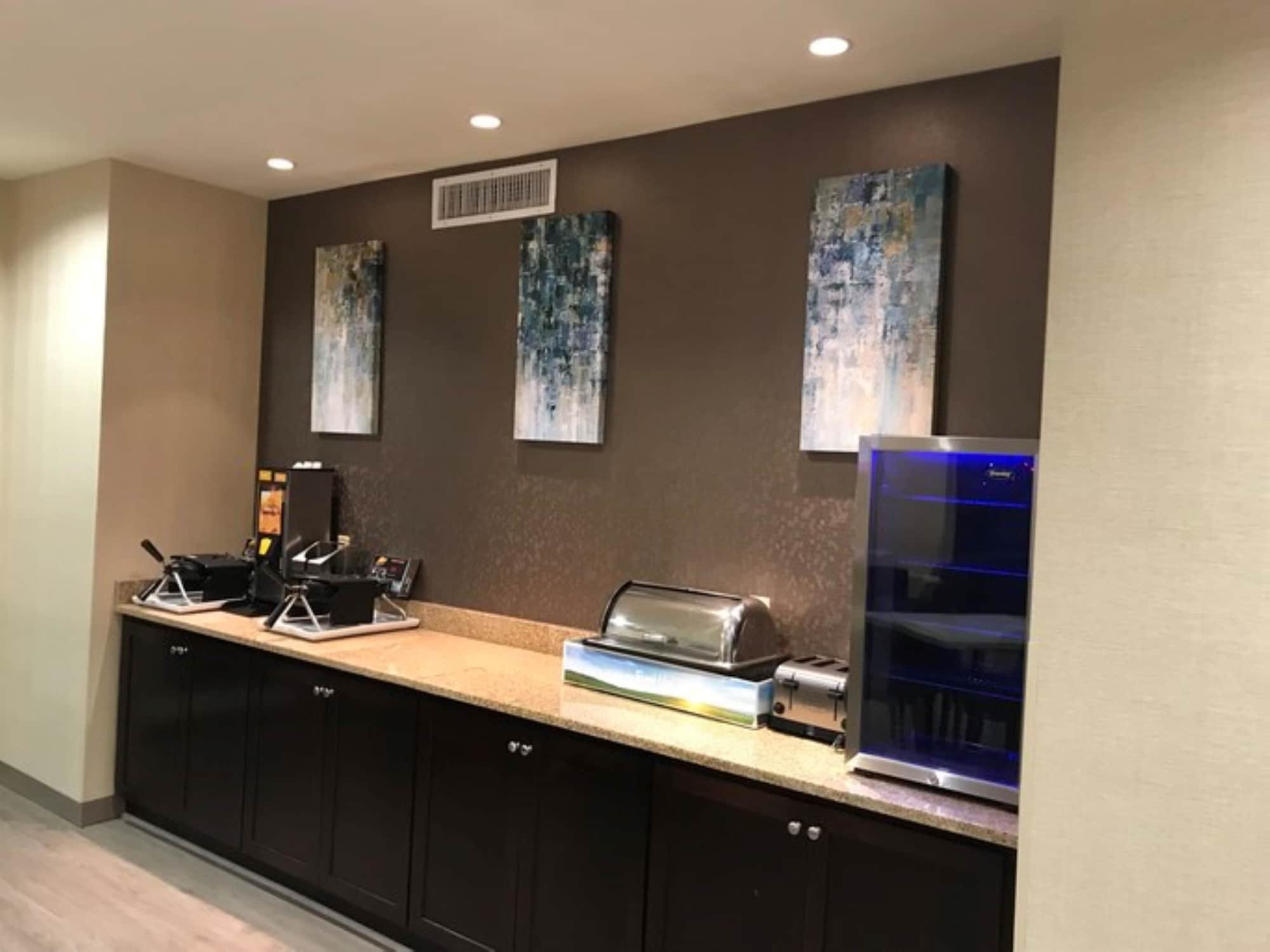 Best Western Dothan Inn & Suites Экстерьер фото